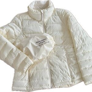 Abercrombie lightweight packable puffer in Ivory! NWOT Fits like a Large